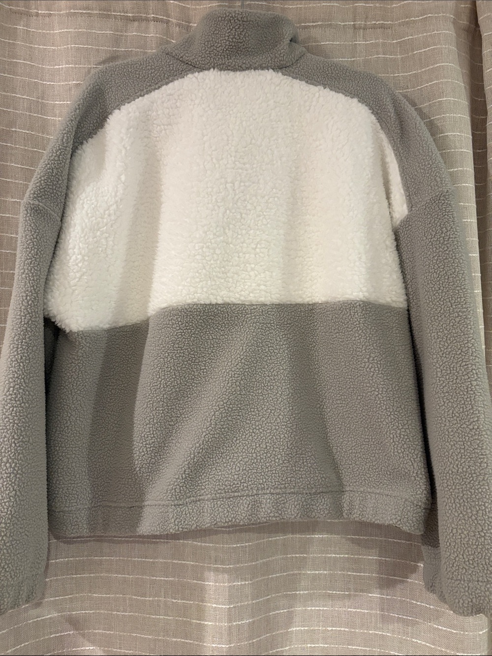 Columbia women’s Colorblock Sherpa Pullover Jacket in Grey & White - Picture 2 of 2